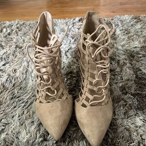 Wild Dive Lounge Nude Suede Pointed Net Heels